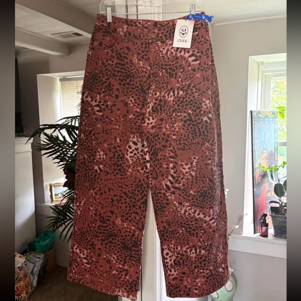 Brown Animal Print Barrel Jeans by Cider. New with tags size 31